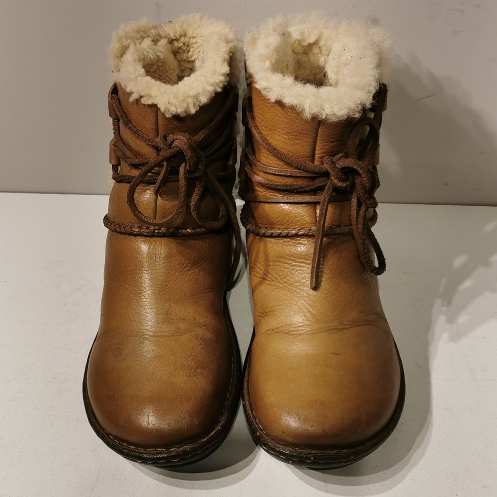 UGG Caspia Shearling Leather Winter Boots 1932 Brown Lace Up Fur Women’s Size 7